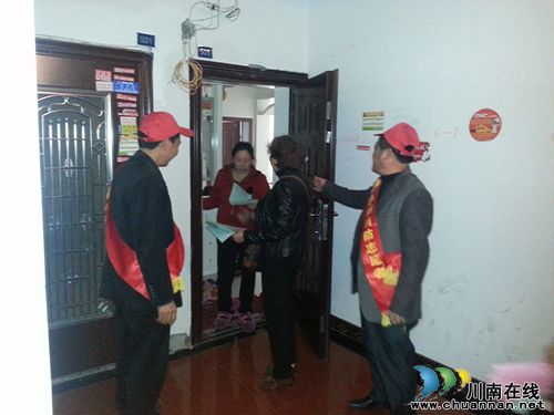 合江消防志愿者走家入户宣传家庭消防安全知识(图2)