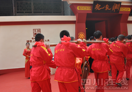 泸州老窖2013国窖1573封藏大典举行(图9) 泸州老窖2013国窖1573封藏大典举行(图9)