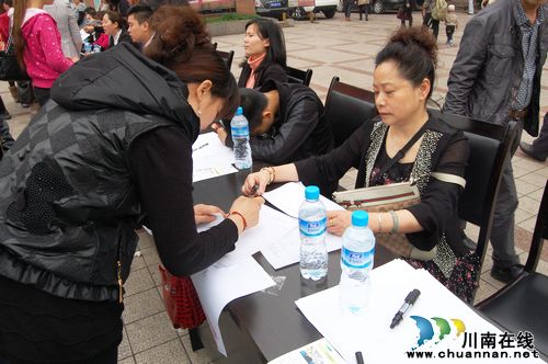 泸州市总工会"春风行动"助家门口就业(图2) 泸州市总工会"春风行动"助家门口就业(图2)