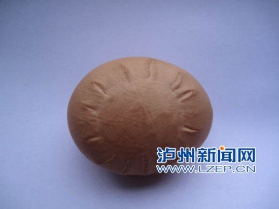 泸州一母鸡下“太阳蛋”&nbsp;专家称食用无害
