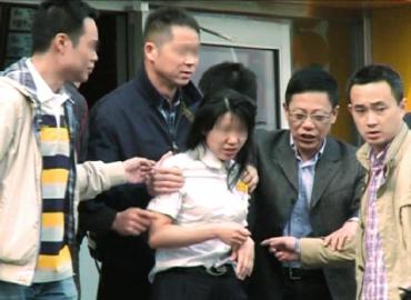 男子在天府广场附近持刀劫持女经理(图3)