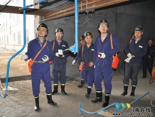 叙永县安监局局长休息日再次深入煤矿指导安全工作