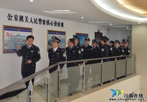 长航泸州公安与宜宾临港分局签定警务战略协议(图3) 长航泸州公安与宜宾临港分局签定警务战略协议(图3)