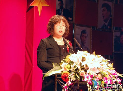 泸州:“十大经济人物”激情纵论发展之道(图3) 泸州:“十大经济人物”激情纵论发展之道(图3)