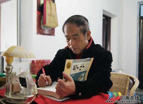靳朝忠：儿童文学作家不老童心抚育桃李满天下(图1)