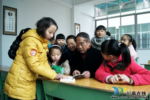 靳朝忠：儿童文学作家不老童心抚育桃李满天下(图6)