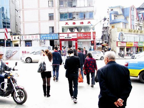 行人闯红灯 就像家常便饭(图3) 行人闯红灯 就像家常便饭(图3)