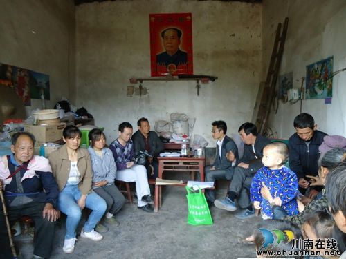 椒园乡:开展地质灾害应急避让演练(图1) 椒园乡:开展地质灾害应急避让演练(图1)