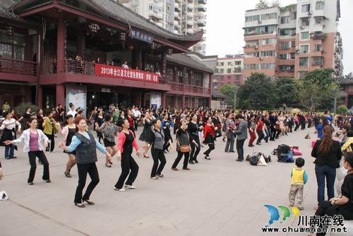 合江开展社区广场免费舞蹈培训(图1) 合江开展社区广场免费舞蹈培训(图1)