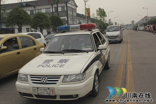 泸州交警全力护航“酒博会”道路交通安保(图3) 泸州交警全力护航“酒博会”道路交通安保(图3)