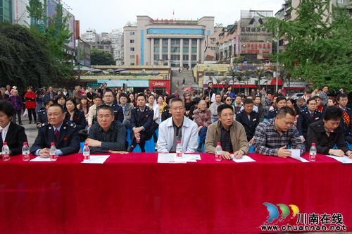 泸州市第22个税收宣传月今日启动(图2) 泸州市第22个税收宣传月今日启动(图2)