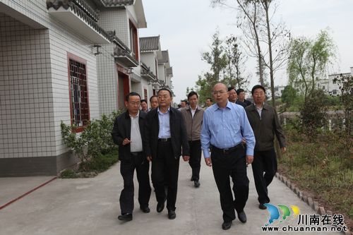 省委常委、省委农工委主任李昌平一行调研泸县(图2) 省委常委、省委农工委主任李昌平一行调研泸县(图2)