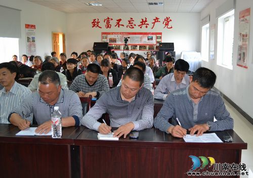 华阳街道：省委宣讲团&nbsp;“走基层”贴近民心(图2)