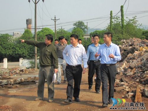 江阳区委副书记、区长付小平带队调研沙茜片区拆迁安置项目建设情况(图1) 江阳区委副书记、区长付小平带队调研沙茜片区拆迁安置项目建设情况(图1)