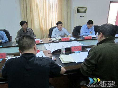 江阳区委副书记、区长付小平带队调研沙茜片区拆迁安置项目建设情况(图3) 江阳区委副书记、区长付小平带队调研沙茜片区拆迁安置项目建设情况(图3)