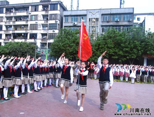 纳溪区逸夫实验小学开展“争做新时代的雷锋”拉歌比赛活动(图1) 纳溪区逸夫实验小学开展“争做新时代的雷锋”拉歌比赛活动(图1)