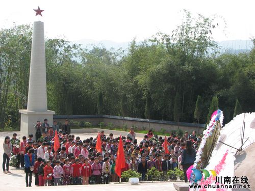 文昌小学:缅怀革命先烈 继承传统美德(图1) 文昌小学:缅怀革命先烈 继承传统美德(图1)