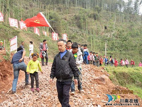 泸州九支镇：教师轮流护送&nbsp;学生安全回家(图1)