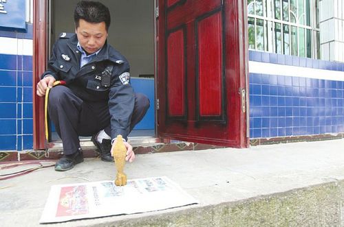 泸州纳溪打古镇一老汉发现一枚川南剿匪时遗留炮弹(图2)