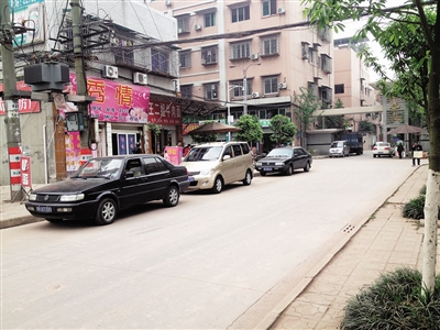 内江城区"车辆乱停"现象调查:这道难题如何解?(图1)