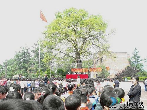 合江五通镇中心校开展法制和禁毒知识讲座(图1) 合江五通镇中心校开展法制和禁毒知识讲座(图1)