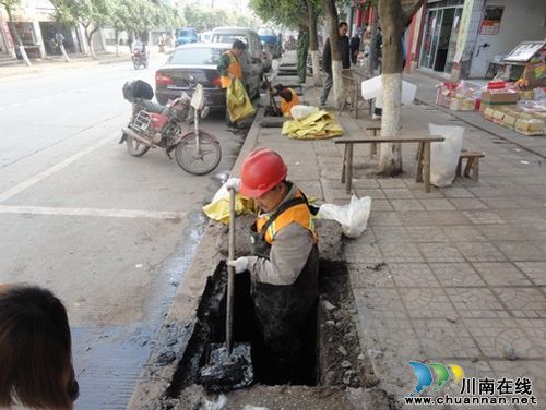 太伏镇：清淤保洁净(图1)