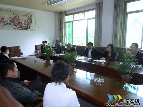 佛荫镇：斯坝、上房两村扶贫公路项目成功实施比选(图3)