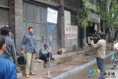 电影《记得少年那首歌》剧组到泸取景拍摄(图1) 电影《记得少年那首歌》剧组到泸取景拍摄(图1)