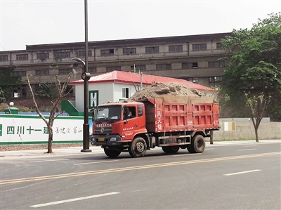 环境聚焦内江：城区在建工地仍有“乱象”(图3)