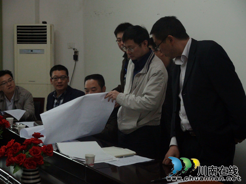 古蔺县委常委、副县长何杰率队调研石屏乡城镇化建设工作(图1) 古蔺县委常委、副县长何杰率队调研石屏乡城镇化建设工作(图1)