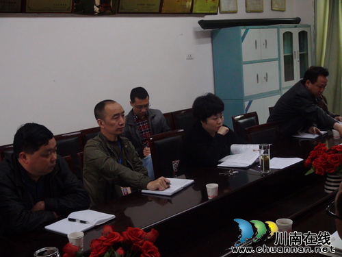 古蔺县委常委、副县长何杰率队调研石屏乡城镇化建设工作(图2) 古蔺县委常委、副县长何杰率队调研石屏乡城镇化建设工作(图2)