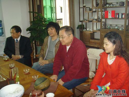 建言献策著名作家邓贤把脉纳溪特早茶文化