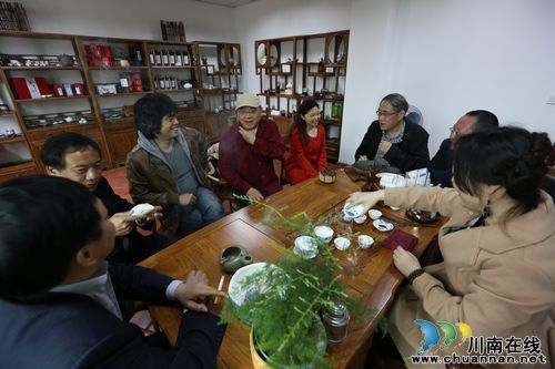 建言献策著名作家邓贤把脉纳溪特早茶文化(图3) 建言献策著名作家邓贤把脉纳溪特早茶文化(图3)
