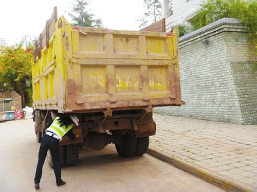 货车内江城区跑出86码 交警核实:测速器有误(图2) 货车内江城区跑出86码 交警核实:测速器有误(图2)