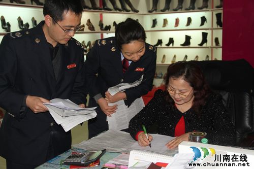 龙马谭区国地税局向个体工商户宣传税法