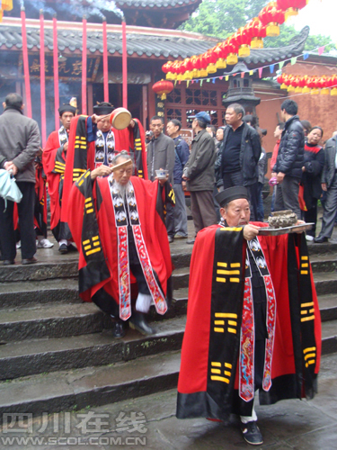 宜宾真武山道观举行首届三月三玄帝庙会庆典(图3) 宜宾真武山道观举行首届三月三玄帝庙会庆典(图3)