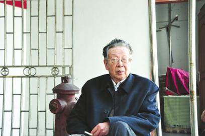 为老人发补贴 18年“贴”了20多万元(图2) 为老人发补贴 18年“贴”了20多万元(图2)