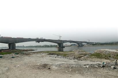 "亚洲第一跨"合龙&nbsp;乐自高速年底全线建成通车