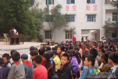 福宝镇：法制讲座进校园