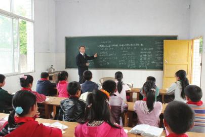 江安一乡村教师身患鼻咽癌8年,仍坚守教师岗位(图2) 江安一乡村教师身患鼻咽癌8年,仍坚守教师岗位(图2)
