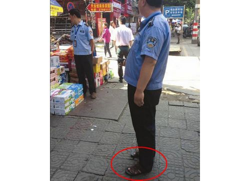网曝泸州一城管穿拖鞋执法&nbsp;当事人：是凉鞋