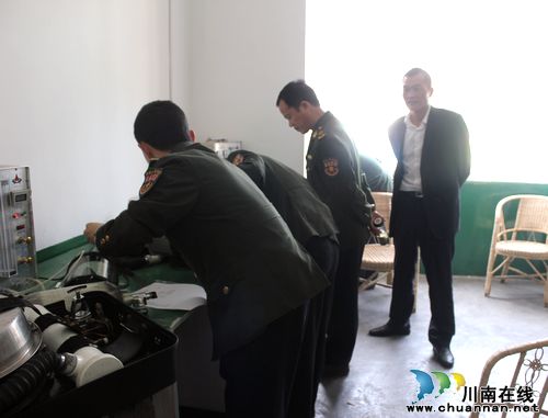 叙永县矿山救护队顺利通过质量标准化考核(图2) 叙永县矿山救护队顺利通过质量标准化考核(图2)