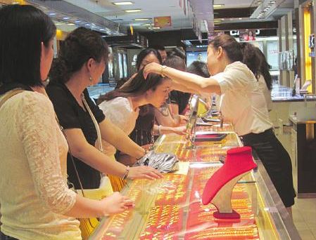 内江卖场现抢金潮&nbsp;像买白菜一样买黄金?