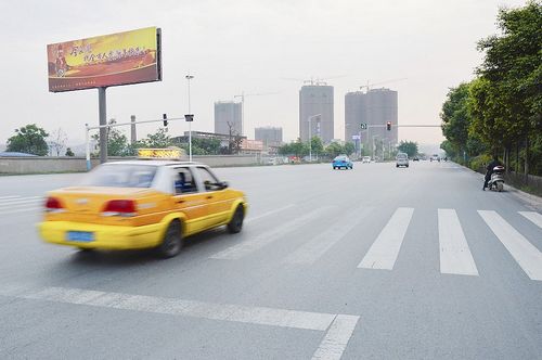 记者观察:宜宾城区驾驶员不文明现象依旧存在