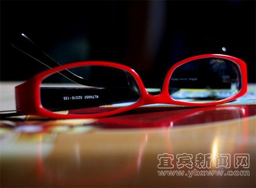 宜宾:一副眼镜100万 眼镜行业为何如此暴利?(图3) 宜宾:一副眼镜100万 眼镜行业为何如此暴利?(图3)