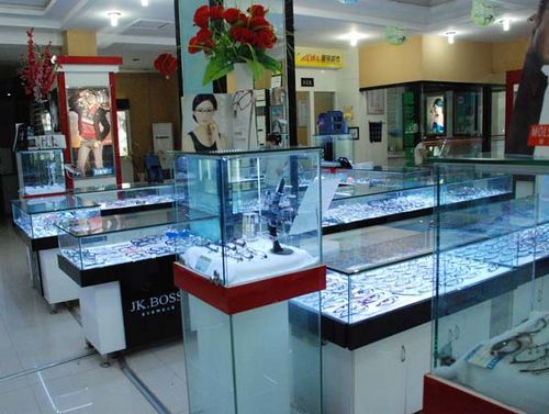 一副眼镜100万&nbsp;眼镜行业为何如此暴利？