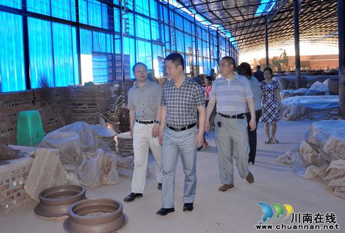 云锦镇:第一时间部署地震应急处置工作(图1) 云锦镇:第一时间部署地震应急处置工作(图1)