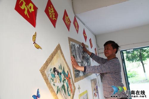 泸州:楼门文化让“牛皮癣”变身靓丽墙(图1) 泸州:楼门文化让“牛皮癣”变身靓丽墙(图1)