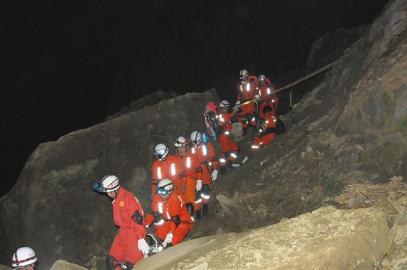 内江消防官兵徒步50公里&nbsp;30小时没休息(图1)