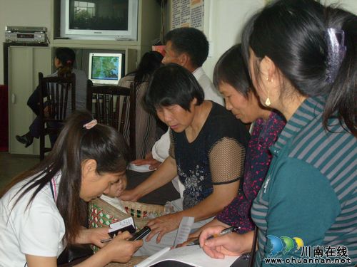 毗卢镇：“两癌”筛查宣传走进群众家门